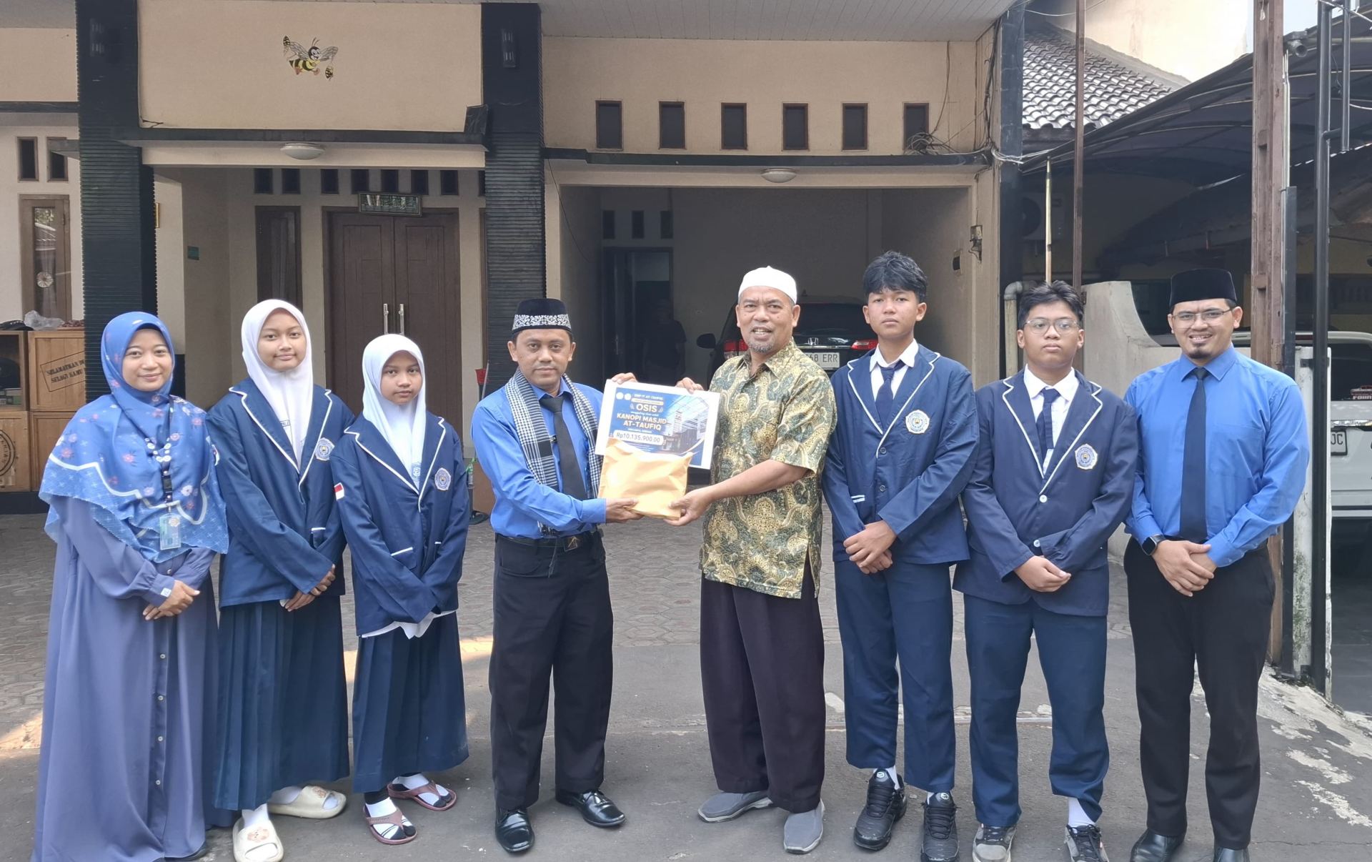 SMP IT AT-TAUFIQ Donasi Kanopi Masjid At-Taufiq Berhasil Menghimpun Rp10.135.900